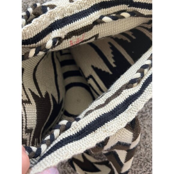 Boho woven Black & White Crossbody bucket Bag With Geometric Patterns Long Strap - Picture 6 of 8
